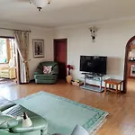 Volkkanrentals Baljat Villa *