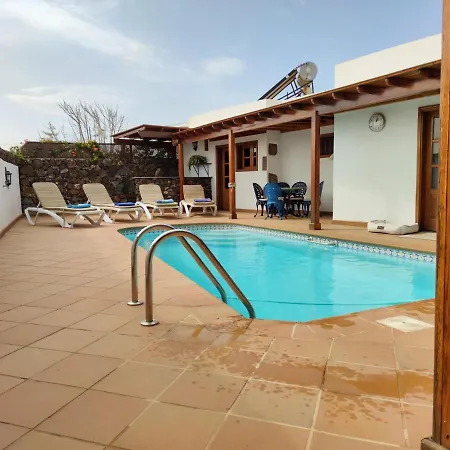 Volkkanrentals Baljat Villa