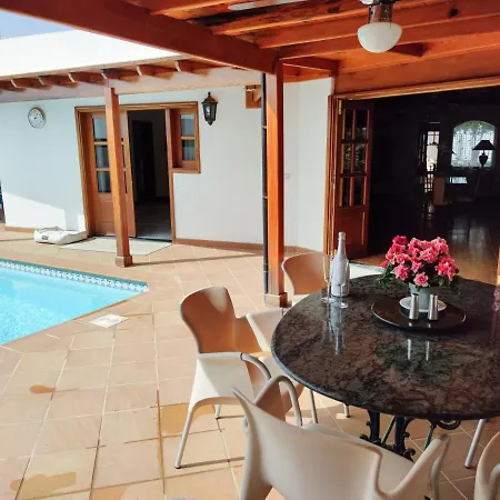 Volkkanrentals Baljat Villa *